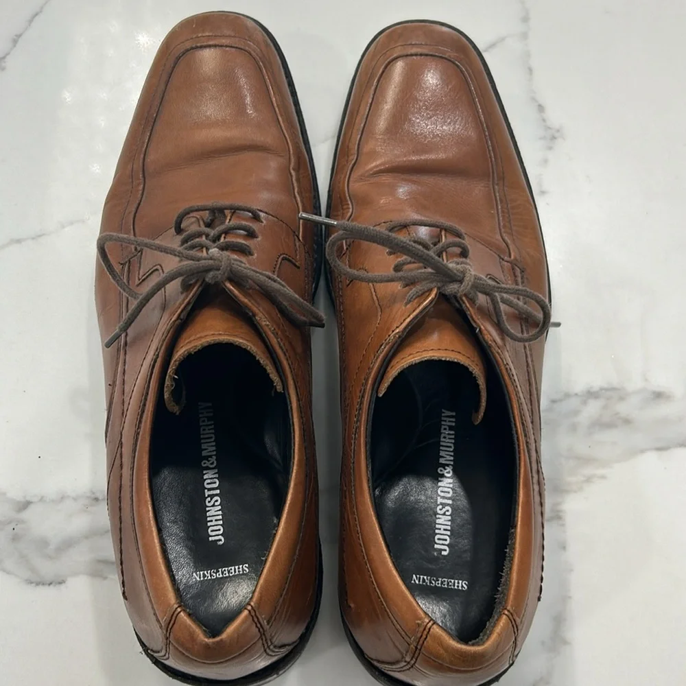 Johnston & Murphy Brown Sheepskin Dress Shoes.‎ Size 9M